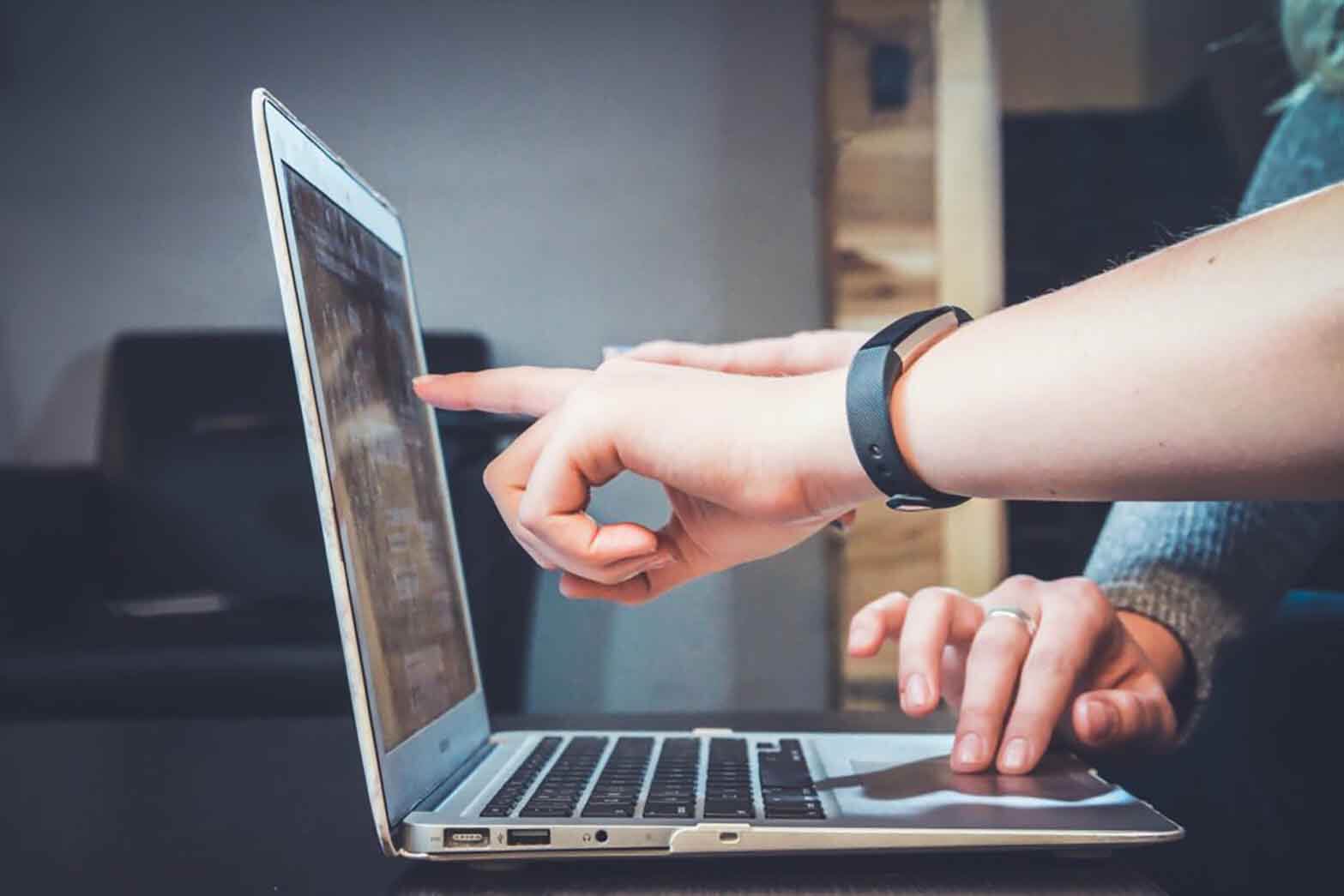 Femme Homme Equipe Travail Bureau Formation Ordinateur