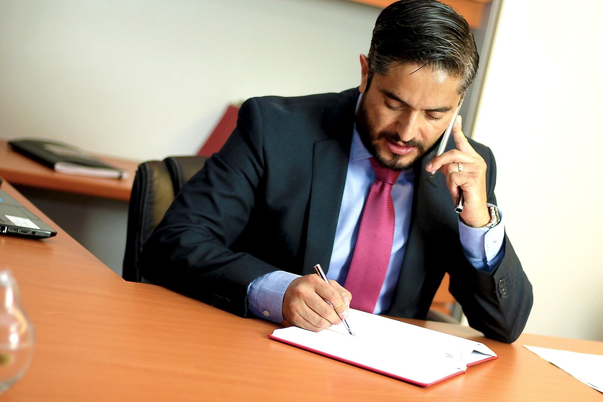 Homme Téléphone Bureau Travail