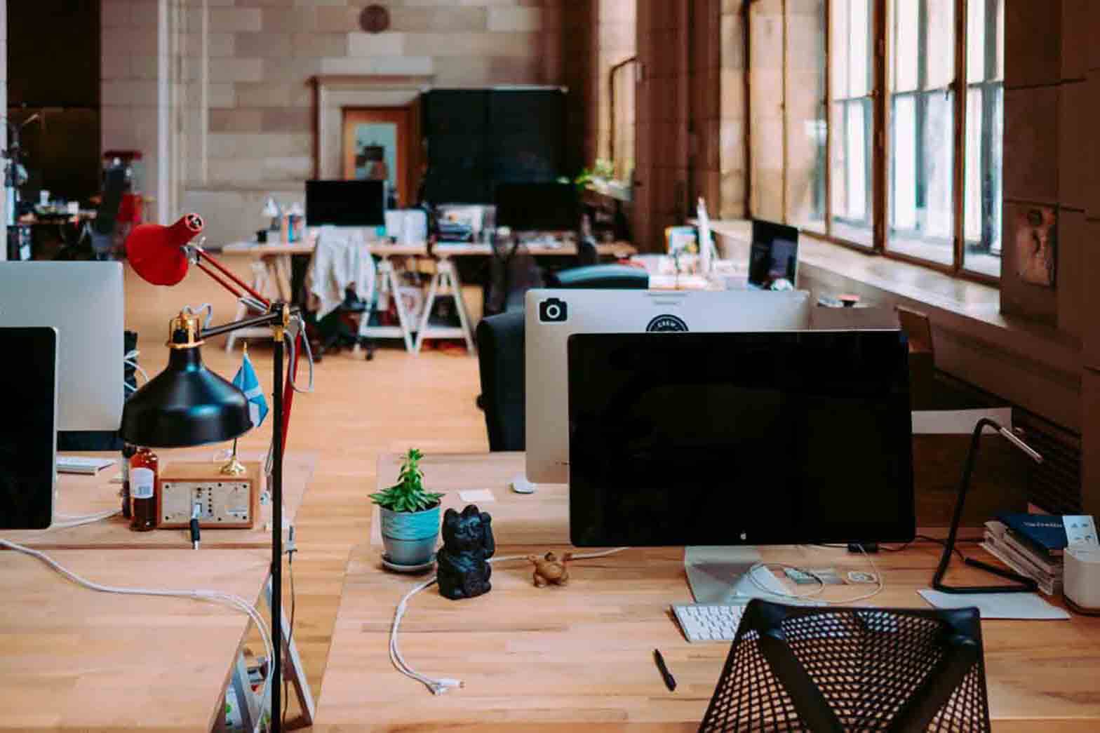 Salle Openspace Ordinateurs Bureaux Travail