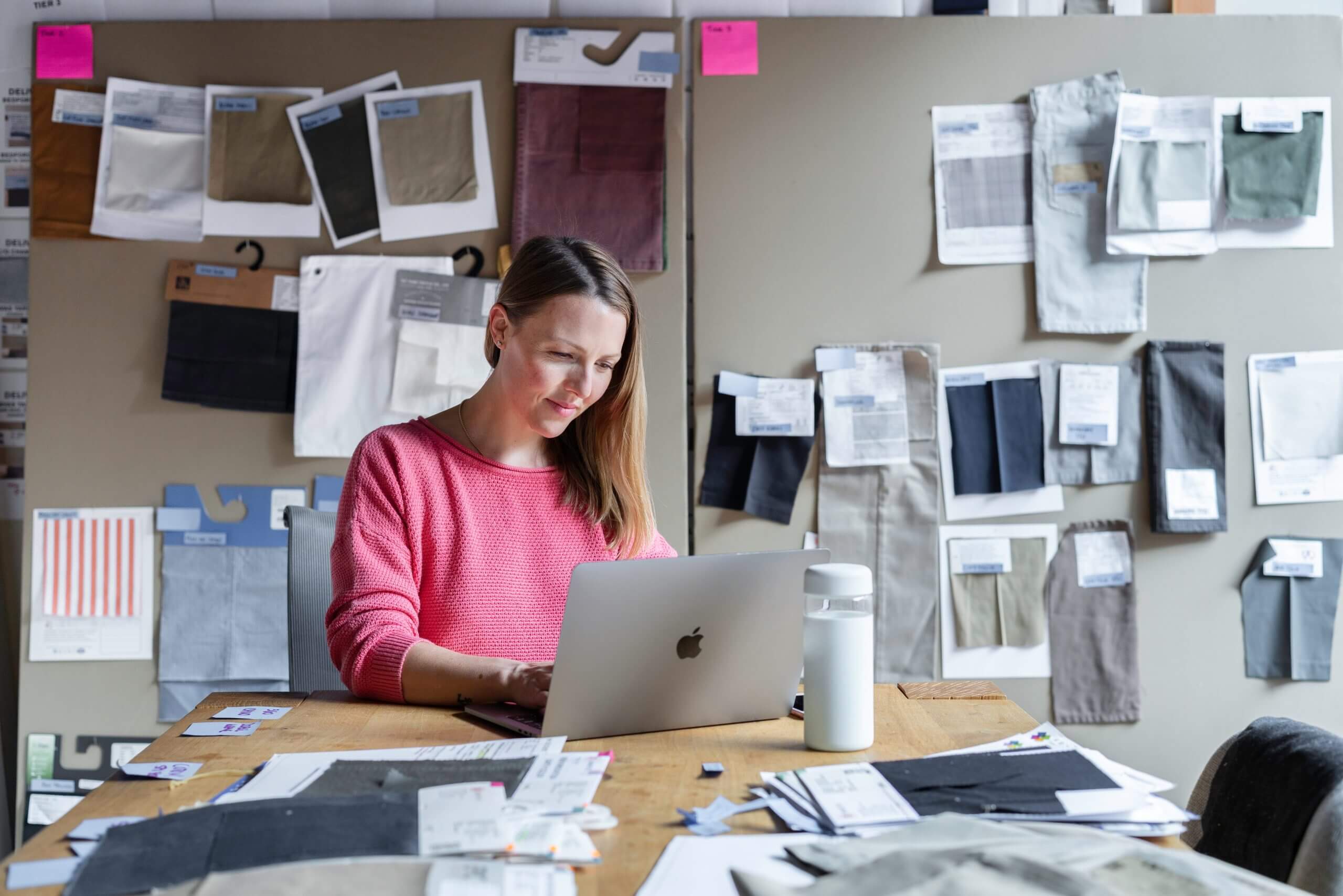 Femme Ordinateur, Bureau Travail Dossier